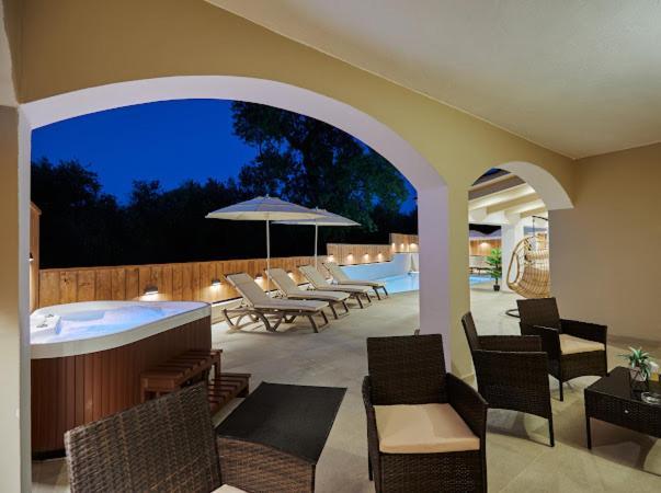 Galadriel Villa With Private Pool & Jacuzzi Kato Yerakarion Exterior photo