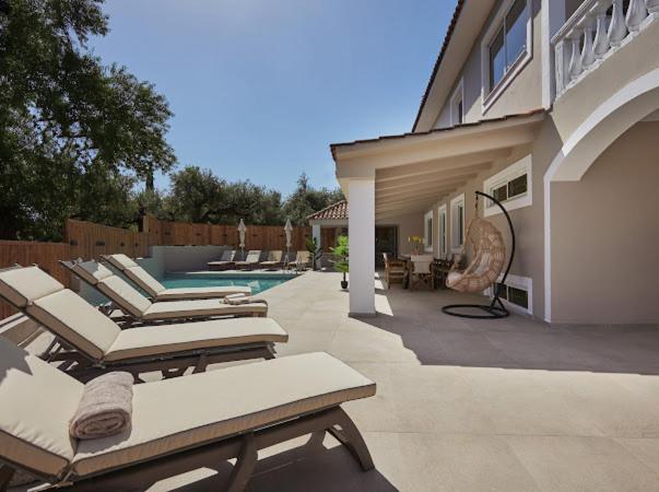 Galadriel Villa With Private Pool & Jacuzzi Kato Yerakarion Exterior photo