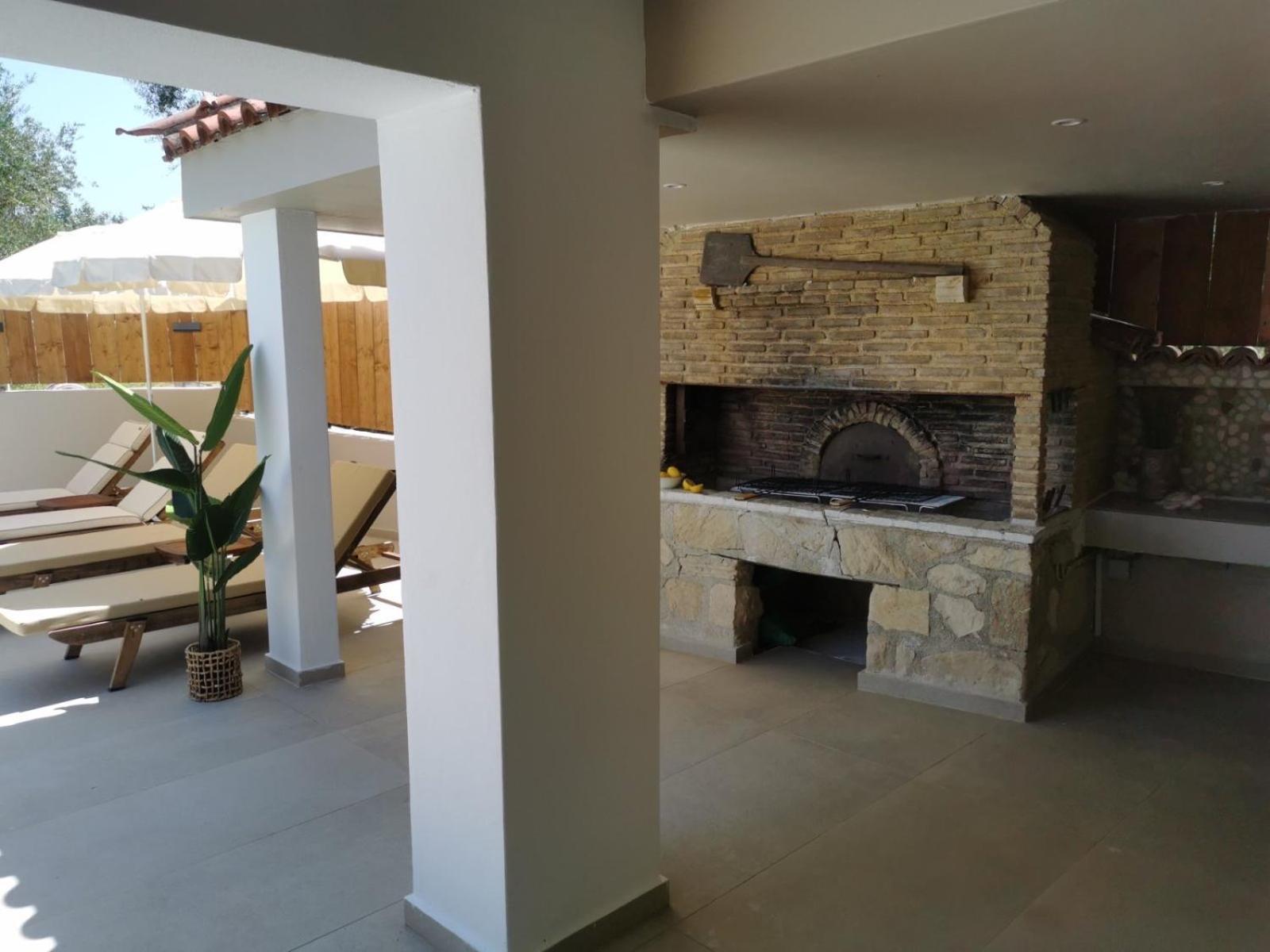 Galadriel Villa With Private Pool & Jacuzzi Kato Yerakarion Exterior photo